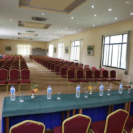 Chitwan Paradise Hotel Саураха Екстериор снимка