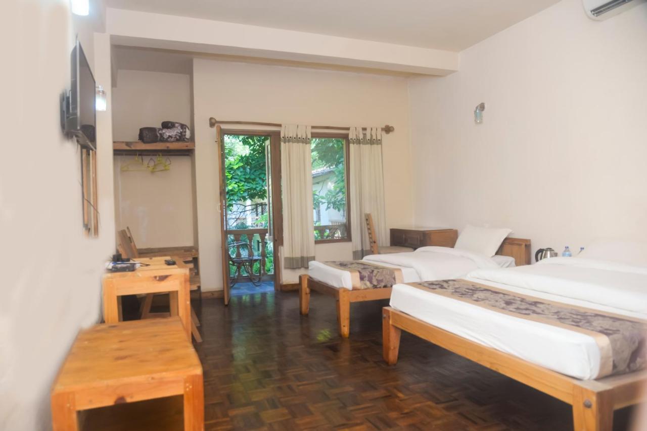 Chitwan Paradise Hotel Саураха Екстериор снимка