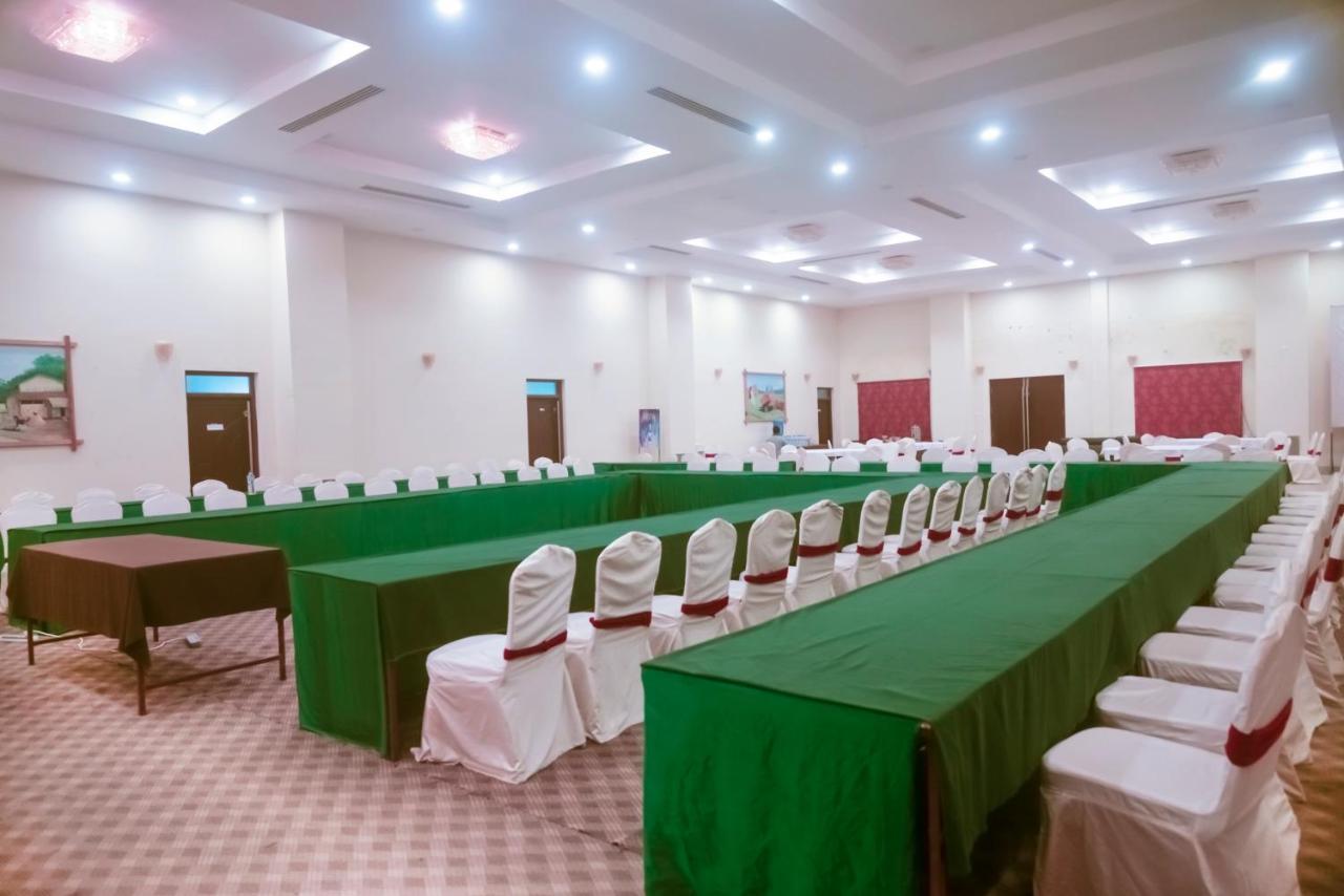 Chitwan Paradise Hotel Саураха Екстериор снимка