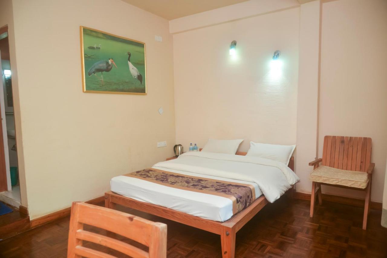 Chitwan Paradise Hotel Саураха Екстериор снимка