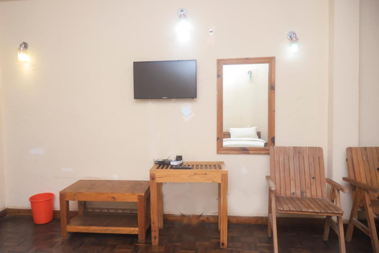 Chitwan Paradise Hotel Саураха Екстериор снимка