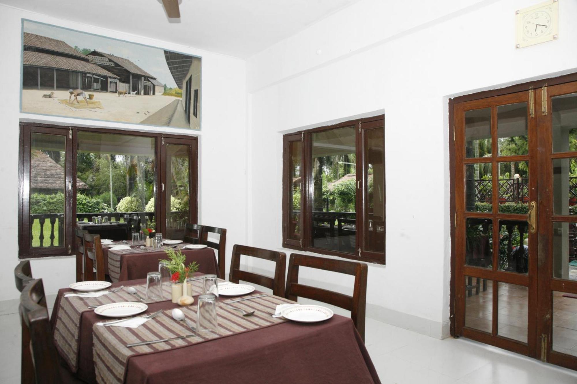 Chitwan Paradise Hotel Саураха Екстериор снимка