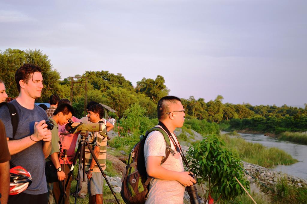 Chitwan Paradise Hotel Саураха Екстериор снимка