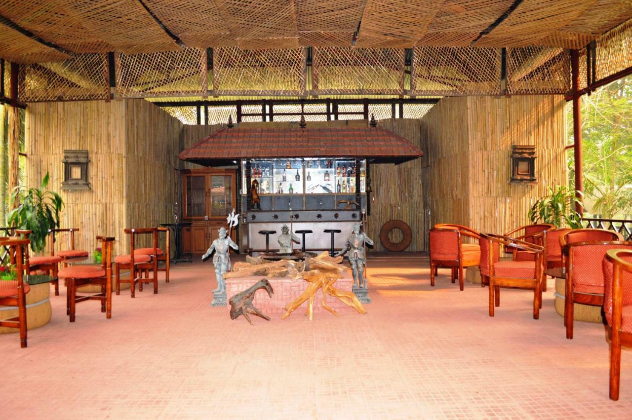Chitwan Paradise Hotel Саураха Екстериор снимка