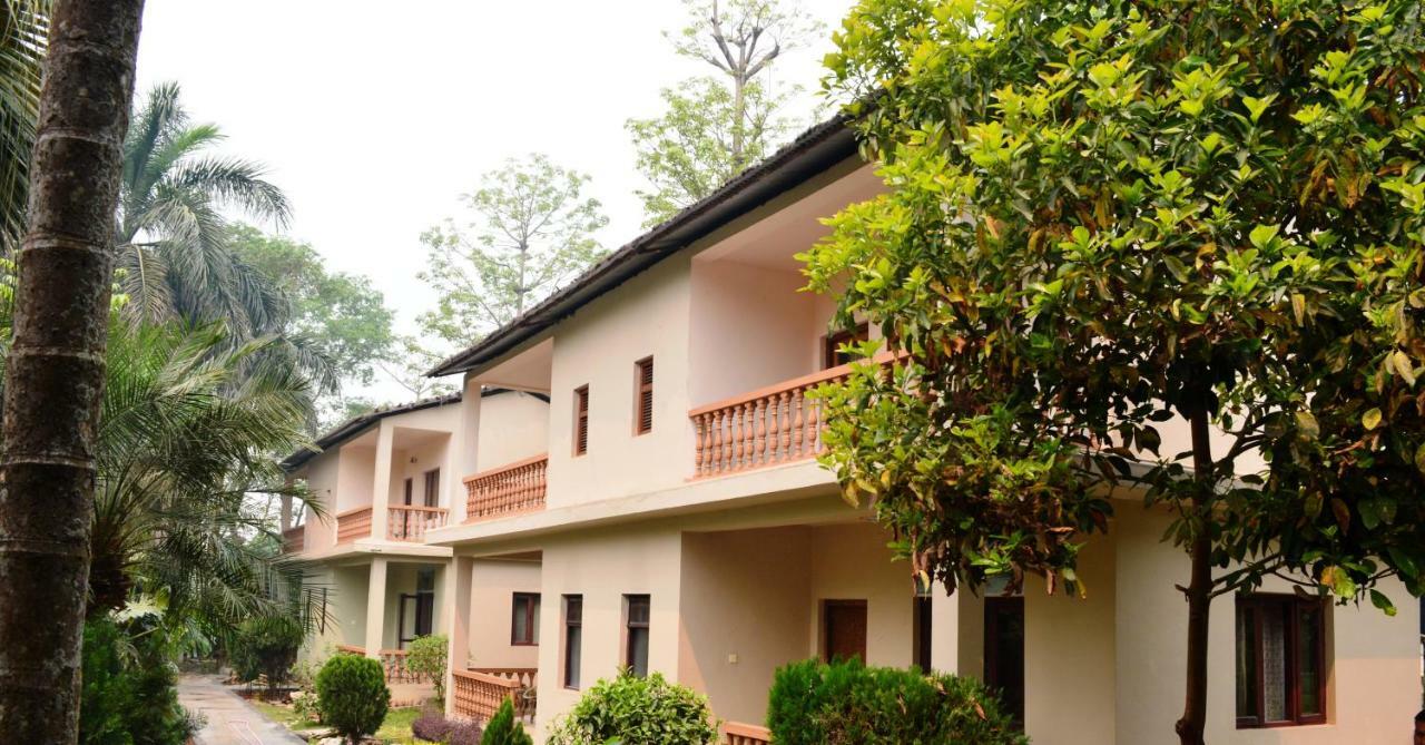 Chitwan Paradise Hotel Саураха Екстериор снимка