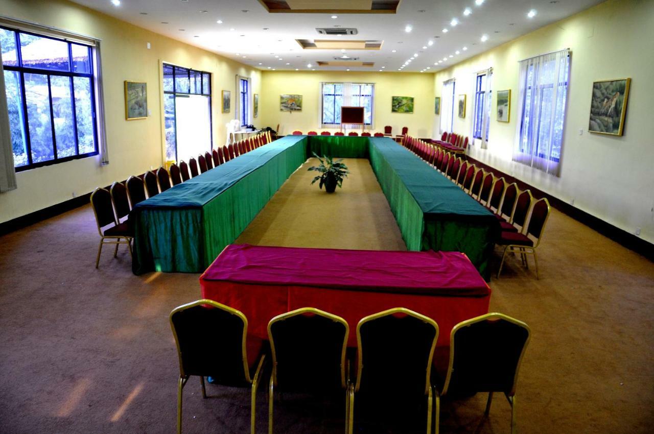 Chitwan Paradise Hotel Саураха Екстериор снимка