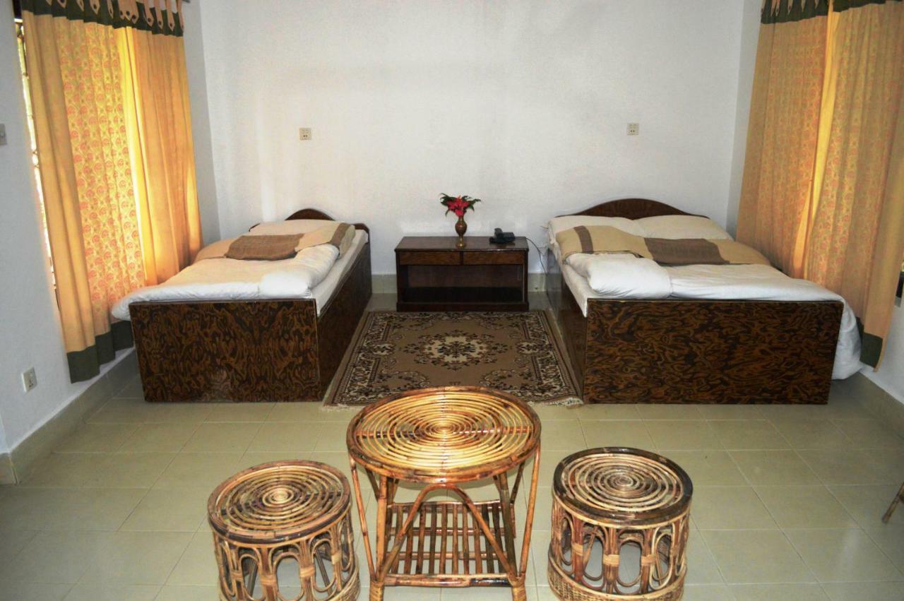 Chitwan Paradise Hotel Саураха Екстериор снимка