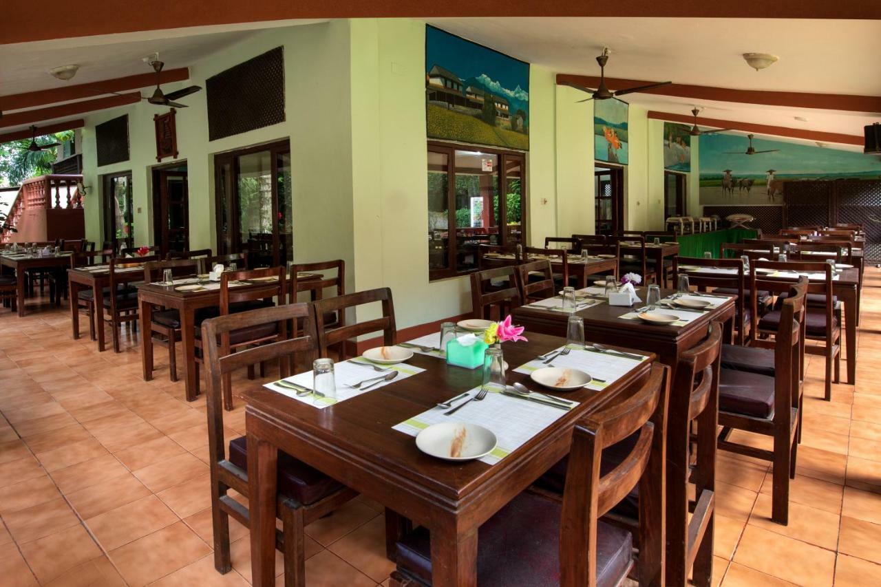 Chitwan Paradise Hotel Саураха Екстериор снимка