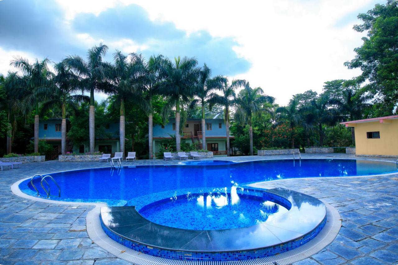 Chitwan Paradise Hotel Саураха Екстериор снимка