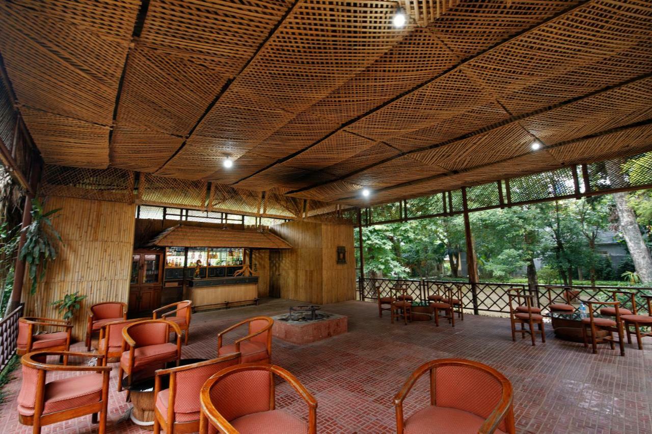 Chitwan Paradise Hotel Саураха Екстериор снимка