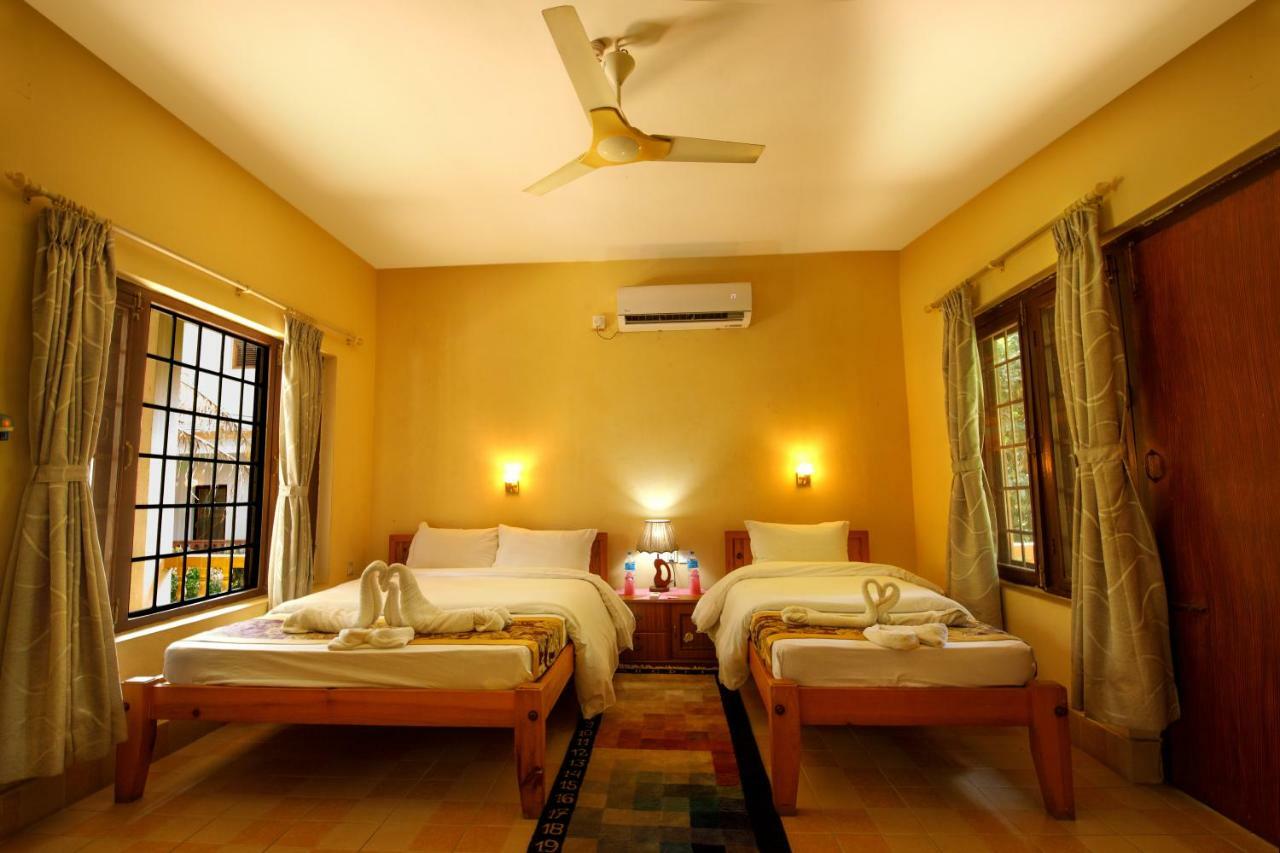 Chitwan Paradise Hotel Саураха Екстериор снимка