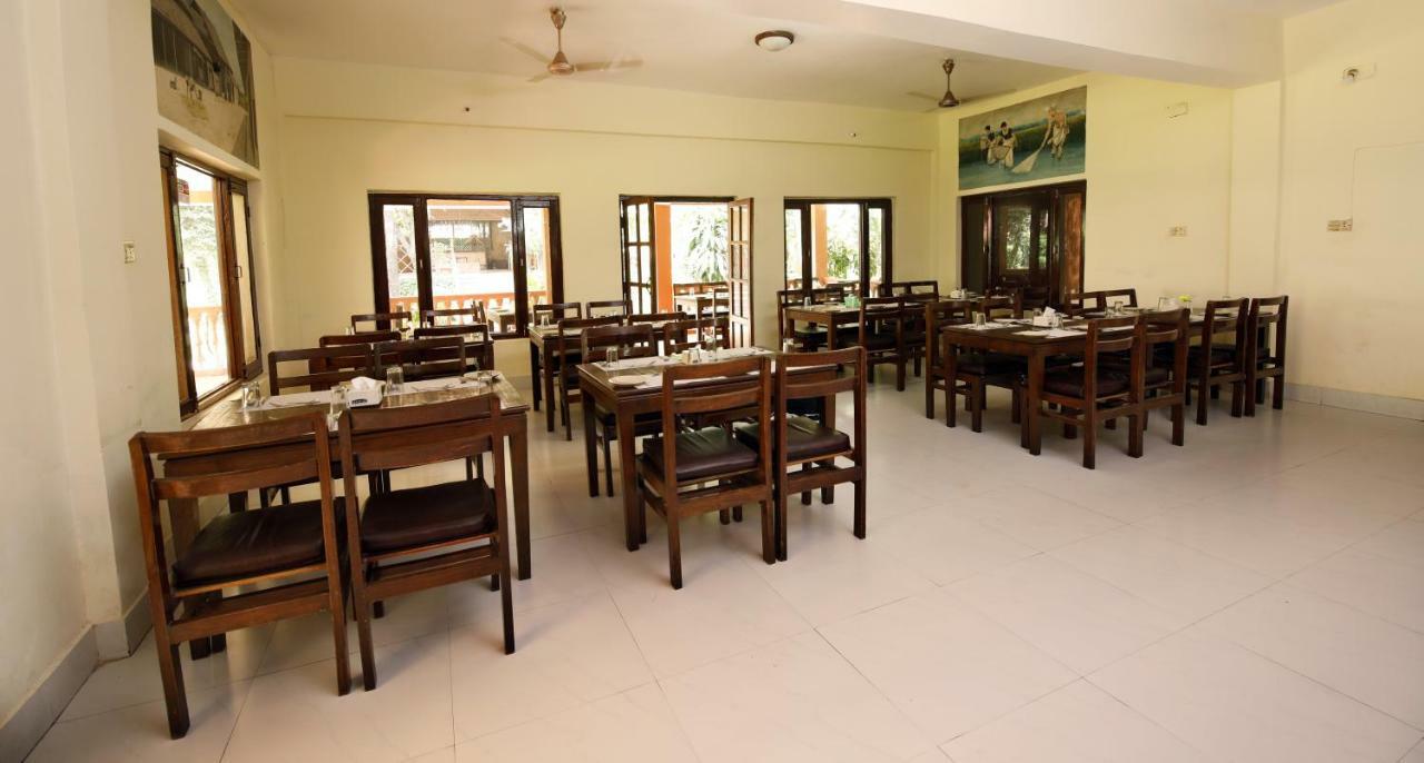 Chitwan Paradise Hotel Саураха Екстериор снимка