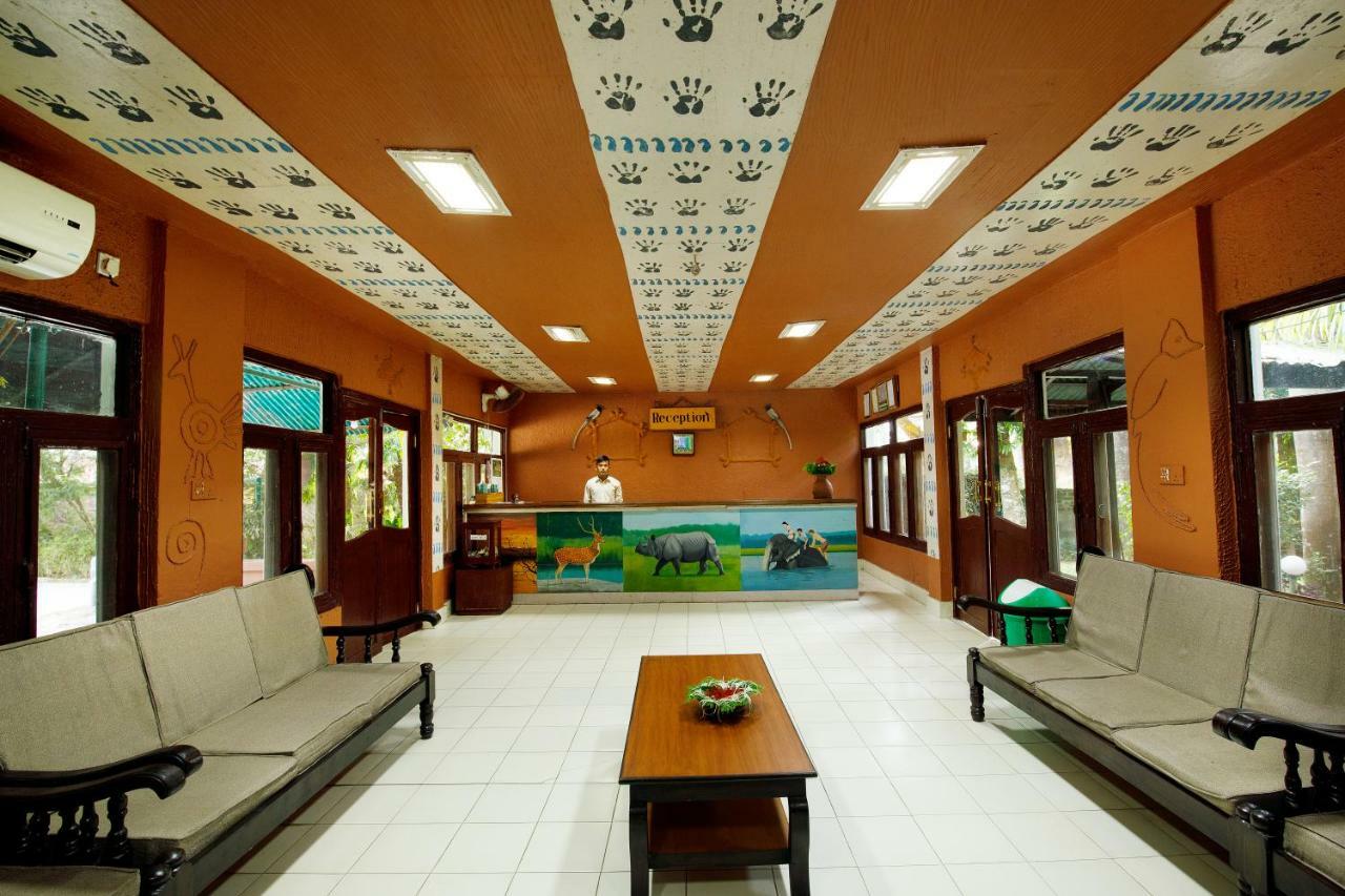 Chitwan Paradise Hotel Саураха Екстериор снимка