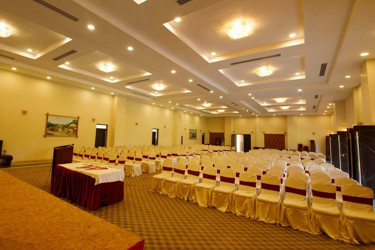 Chitwan Paradise Hotel Саураха Екстериор снимка
